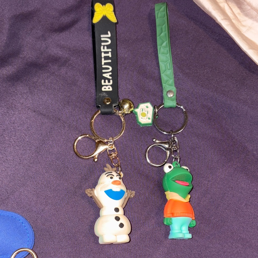 Disney Key Holders with Olaf and Kermit - Black and Green. (Pick one)